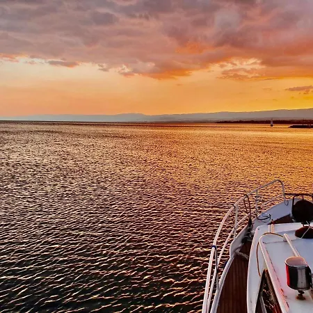 Homeboat-maison Flottante 4*