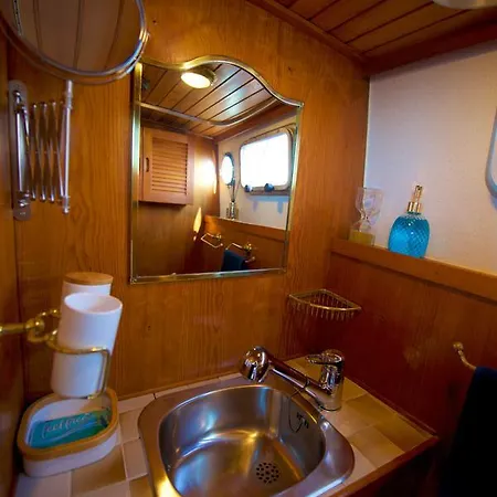 보트호텔 Homeboat-maison Flottante 4*