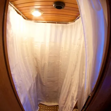 보트호텔 Homeboat-maison Flottante 4*