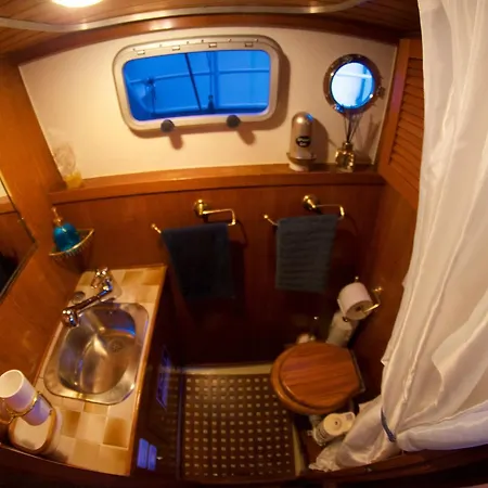 Homeboat-maison Flottante 보트호텔 4*